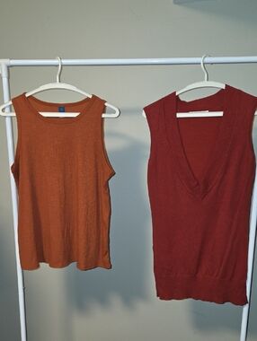 Lot of 2 Rust Sleeveless Knit Tops Size M Old Navy & V‑Neck Tank Bundle